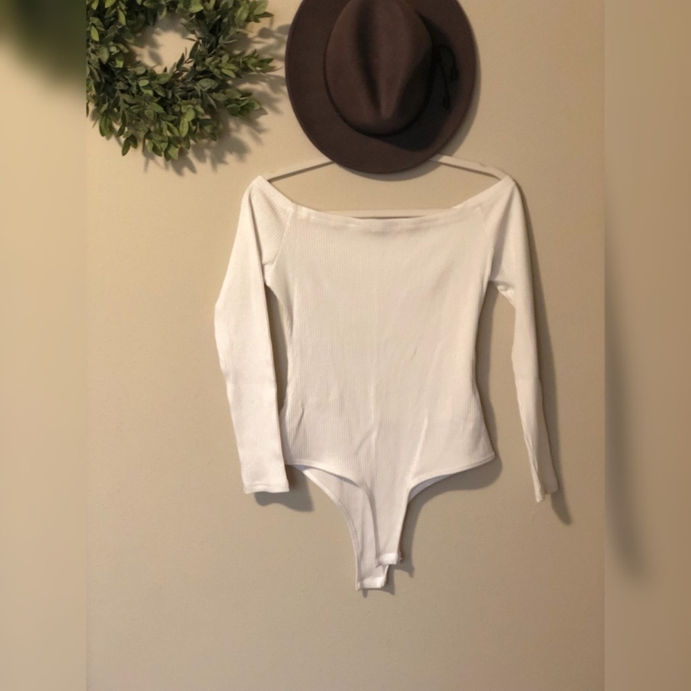 2/15 Ribbed Off the Shoulder Bodysuit sz L